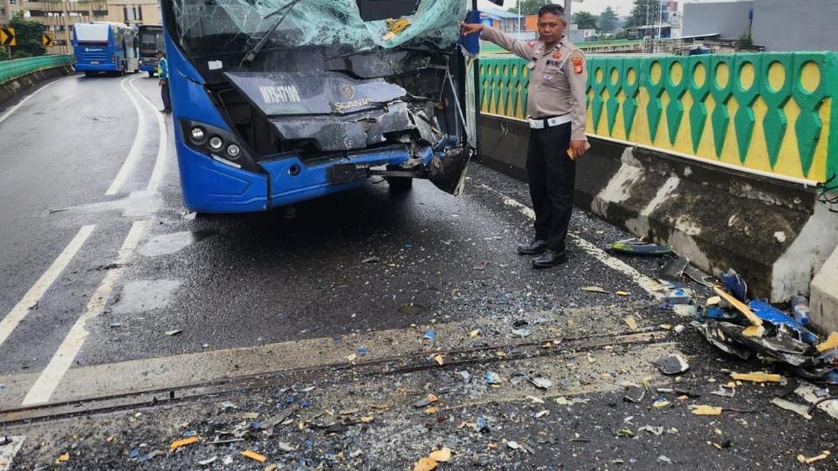 Kecelakaan Bus TransJakarta Koridor 13: 24 Luka, Sopir Tertidur